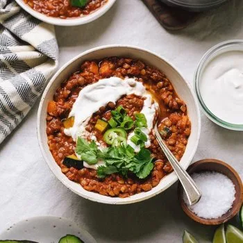 Chili de lentilles et courge au paprika fumé