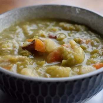Snert, soupe de pois cassés néerlandaise