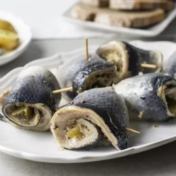 Harengs marinés à l’oignon