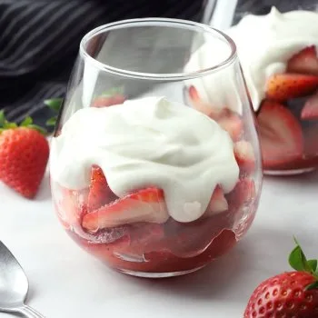 Fraises Romanoff à la crème