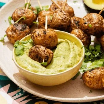 Pommes de terre rôties et dip d’avocat