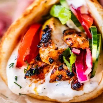 Shawarma de poulet et sauce au yaourt