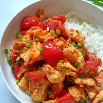 Œufs sautés à la tomate à la chinoise