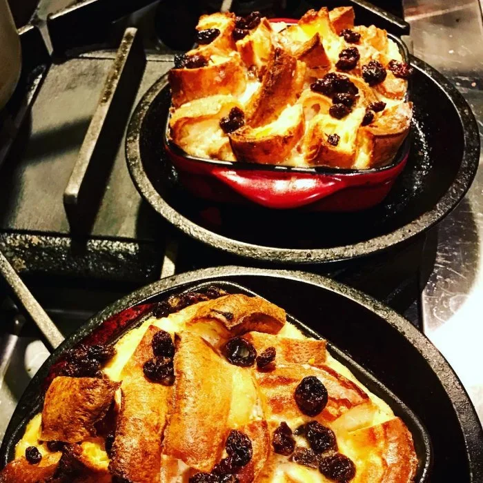 Pudding de pain au beurre et raisins secs