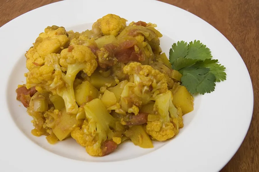 Aloo gobi, chou-fleur et pommes de terre