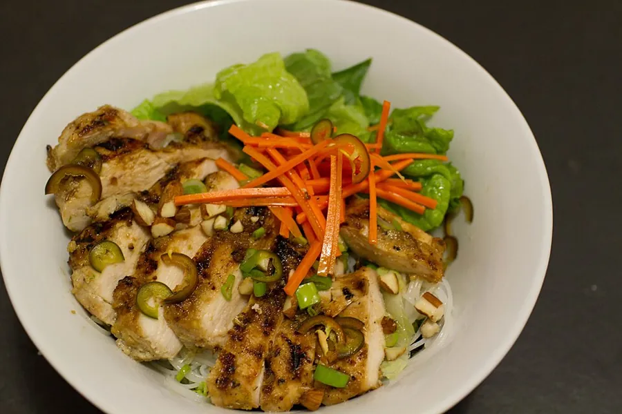 Bún au poulet citronnelle