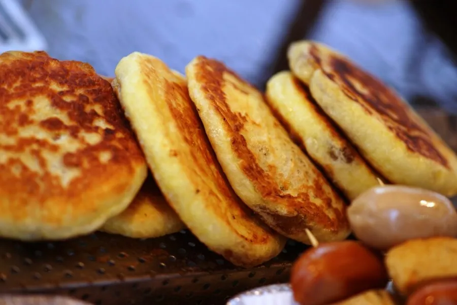 Hotteoks fourrés au sucre et aux noix