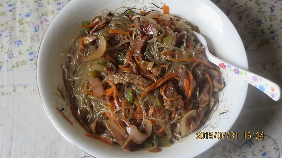 Japchae, nouilles de patate douce aux légumes