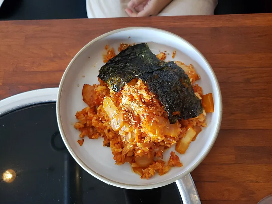 Riz sauté au kimchi et œuf