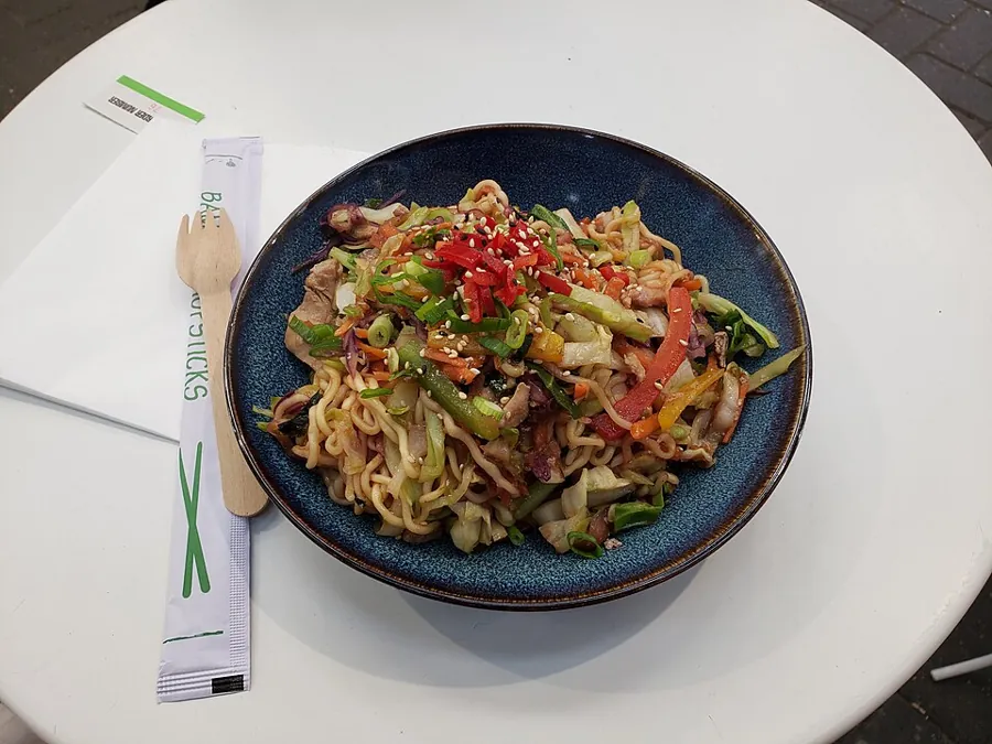 Yakisoba au poulet et chou