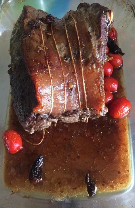 Gigot d’agneau à l’ail et au thym