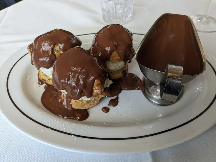 Profiteroles au chocolat