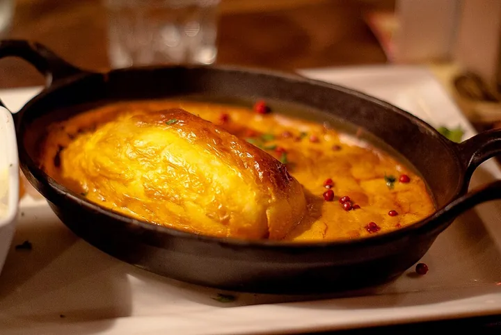 Quenelles de poisson sauce crevettes
