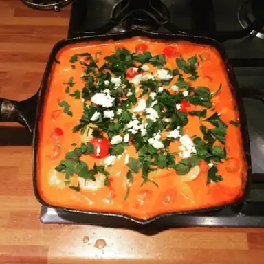 Crevettes saganaki à la tomate et à la feta