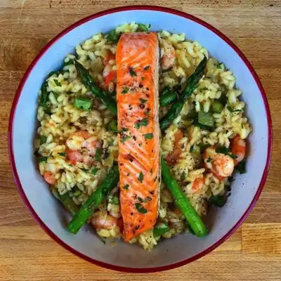 Risotto au saumon et crevettes