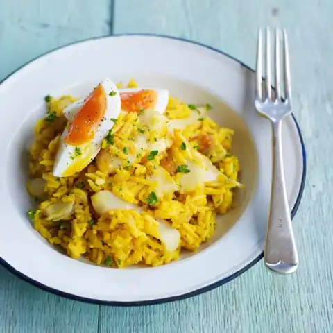 Kedgeree de poisson et riz aux épices