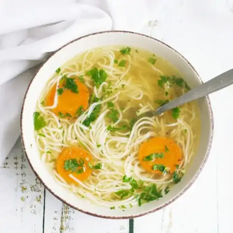 Bouillon polonais de poulet et légumes