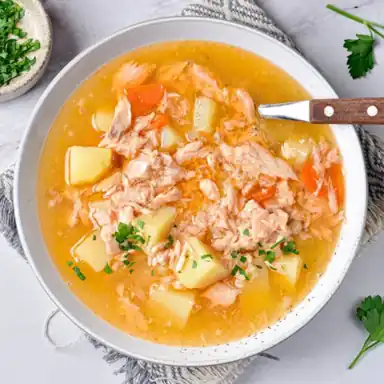 Soupe russe de poisson aux légumes