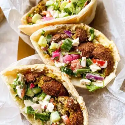 Pita aux falafels et sauce tahini