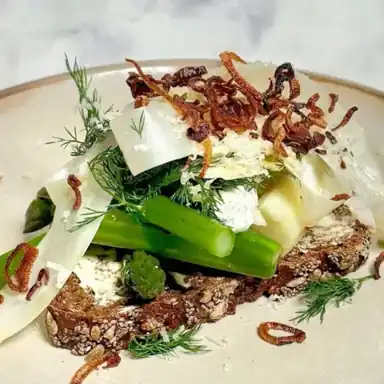 Tartine nordique aux asperges