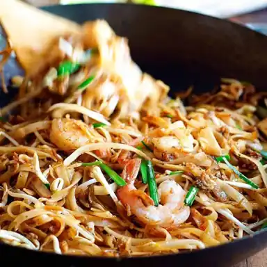 Nouilles thaïes aux crevettes et piment