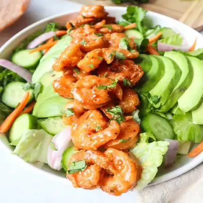 Salade de crevettes à la sauce cacahuète