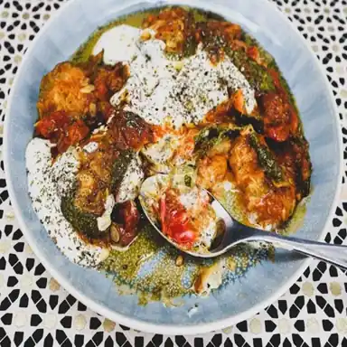 Courge afghane au yaourt et à la tomate