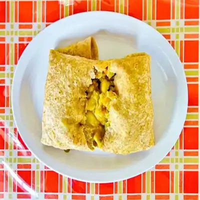 Roti de poulet et pommes de terre