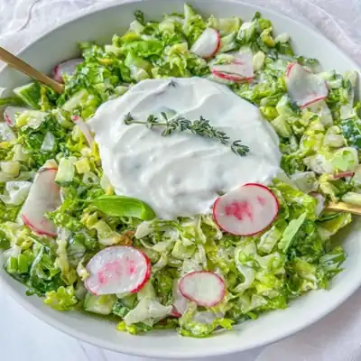 Salade verte bulgare aux herbes