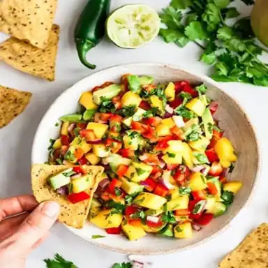 Salsa de mangue aux herbes
