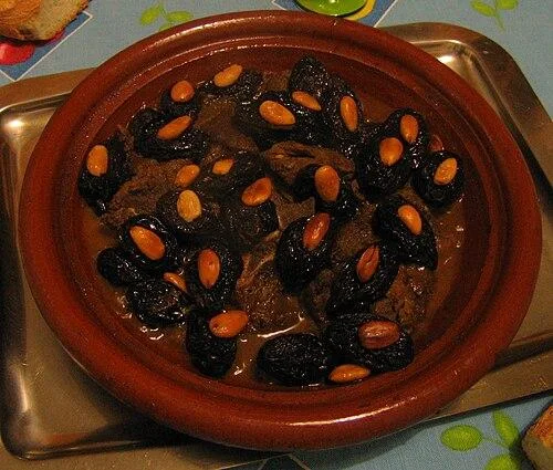 Tajine de bœuf aux pruneaux et amandes
